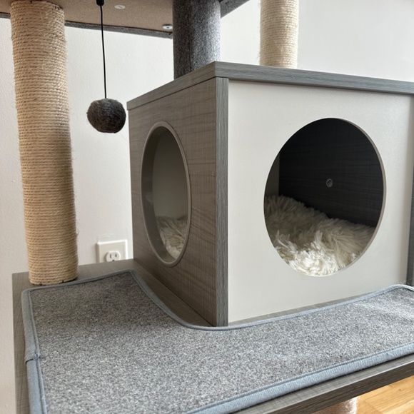 Cat tree - Picture 2 of 2